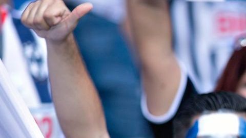 Un aficionado de Rayados del Monyerrey apoyó a Tigres frente a Xolos