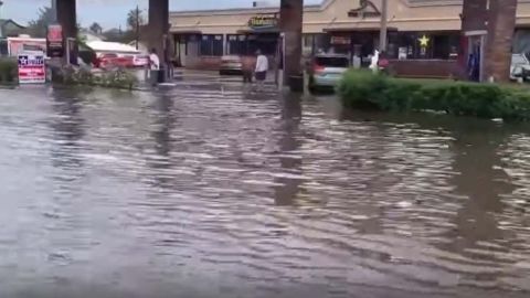 Los residentes del condado de Chambers son de los más afectados en Texas por las inundaciones.