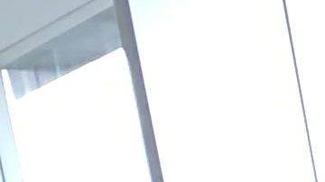 Dimas Méndez en su máquina de encordado.