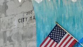 Esta foto de archivo muestra a la congresista Maxine Waters manifestándose en oposición a la emergencia nacional anunciada por el presidente Trump.