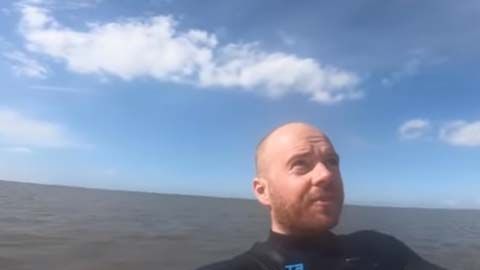 Dorian Cie practicaba “kitesurf” en el Mar del Norte.