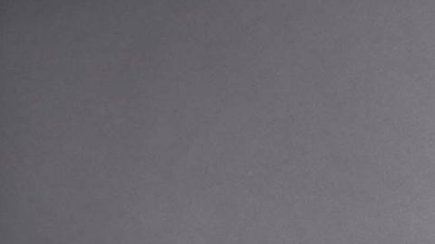 Raúl Jiménez luce con orgullo el nuevo uniforme del Wolverhampton.