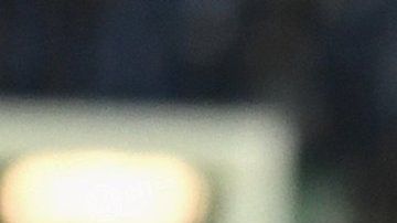 Aficionados del Cagliari lanzan gritos de mono mientras el delantero cobraba un penal