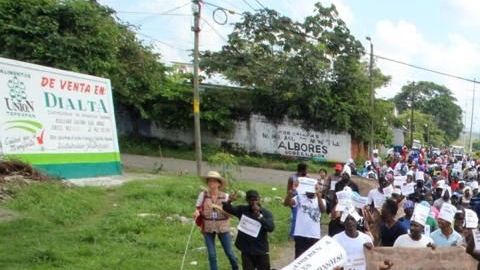 Marcha de migrantes africanos y haitianos