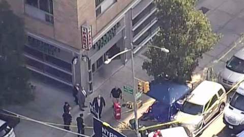 NYPD en la escena en Harlem