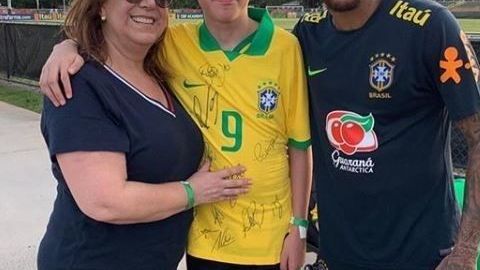 La historia se hizo viral cuando captaron a su madre narrándole un partido del Palmeiras en el estadio