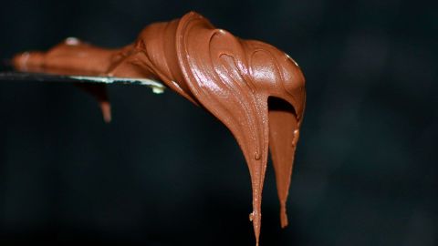 Tuvieron que drenar toda la crema de cacao del camión para poder remolcarlo.