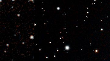 Imagen de la galaxia Fireworks (NGC 6946) del Digital Sky Survey, con datos del observatorio NuSTAR (en azul y verde).