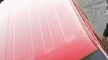 El sospechoso al bajar de su auto
