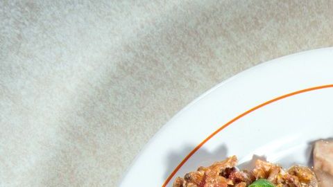 El desayuno de Machaca con huevo es un platillo completo, con un gran aporte en proteínas y energía. Esta recomendado para personas que realizan trabajos físicos y extenuantes.