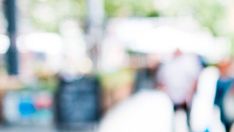 Si te gusta andar estrenando ropa constantemente, es posible que te convenga más rentar que comprar.