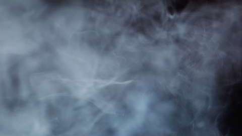 Los cigarrillos electrónicos son populares entre los adolescentes.