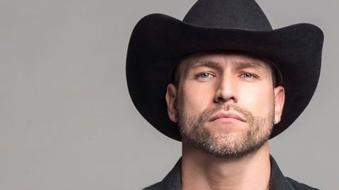 Rafael Amaya da vida a Aurelio Casillas en "El Señor De Los Cielos".