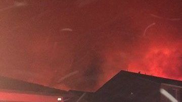 Imágenes publicada por CalFire del incendio Tenaja en Murrieta, California.