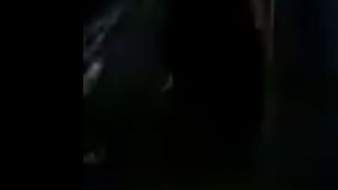 VIDEO: Sicario del Cártel del Noreste se queda dormido mientras vigilaba y su jefe lo despierta a balazos