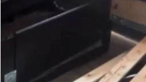 Así quedó la cama rota.