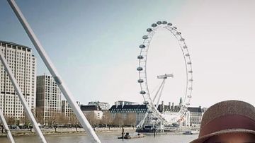 Emily Gosling  y su novio "de un día".