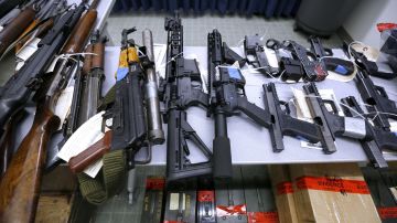 Armas confiscadas en Los Ángeles. Archivo