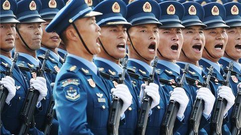 Alrededor de 15,000 miembros del Ejército participaron en el desfile.