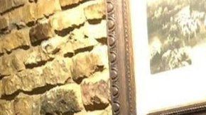 Harry Dunn murió en un hospital tras ser golpeado en su motocicleta por un auto que transitaba por el lado equivocado de la carretera, según la policía.