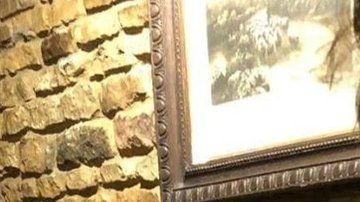 Harry Dunn murió en un hospital tras ser golpeado en su motocicleta por un auto que transitaba por el lado equivocado de la carretera, según la policía.