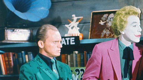 El Guasón de César Romero (segundo a la izq.) era uno de los "archivillanos" de la serie de TV Batman.