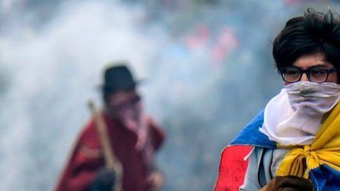 Las protestas se extienden a su novena jornada en Ecuador, mientras el gobierno ofrece tener un diálogo a los indígenas.