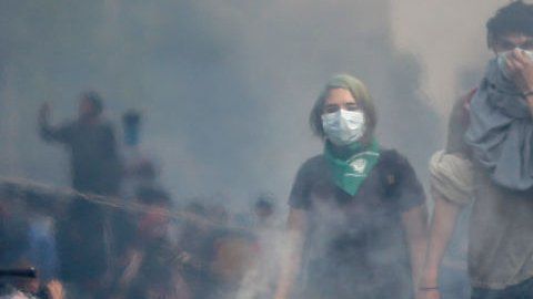 La crisis en Chile se desató después de que el gobierno anunciara el alza de los precios del pasaje de metro.