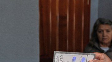 Los bolivianos acudieron a votar masivamente.