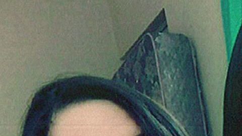 Otro selfie, tomado años después de la primera, muestra una sorprendente similitud entre Miché (izq) y su hermana Cassidy.