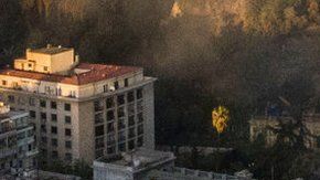 Un gran incendio en el centro de Chile opacó el día de protestas.