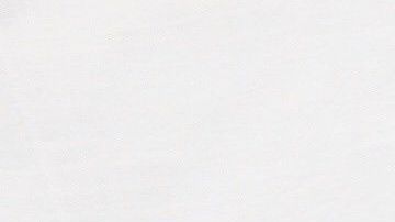 Niños de la caravana de migrantes juegan en refugio.