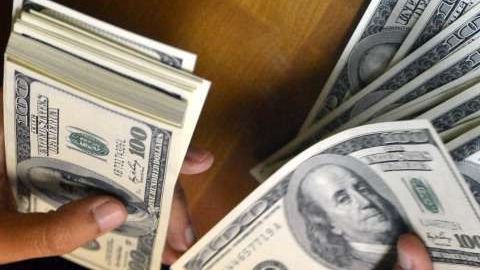 El valor de las monedas en dólares es $12,000.
