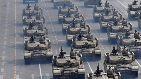 China presume su armamento.