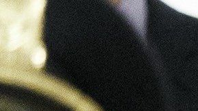 La ex embajadora de EEUU en Ucrania, Marie Yovanovitch (c) llega al Capitolio para testificar.