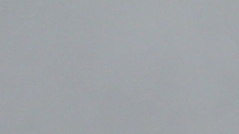 Un tanque turco pasa por una zona bombardeada en Siria.