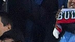 Los ultras búlgaros realizaron saludos nazis, profirieron insultos racistas y agitaron camisetas con el lema No Respect.