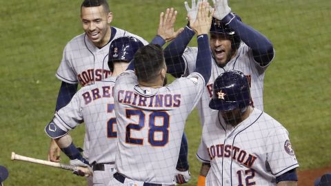 Houston Astros vencieron 7-1 a Washington Nationals en el quinto juego de la Serie Mundial y están a una victoria de conseguir su segundo campeonato en 3 años.