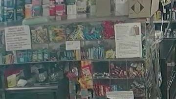 Captura del atraco en Community Deli Food Market, de El Bronx.