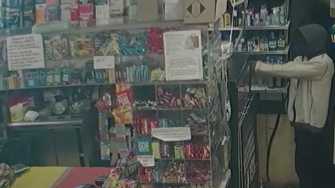 Captura del atraco en Community Deli Food Market, de El Bronx.