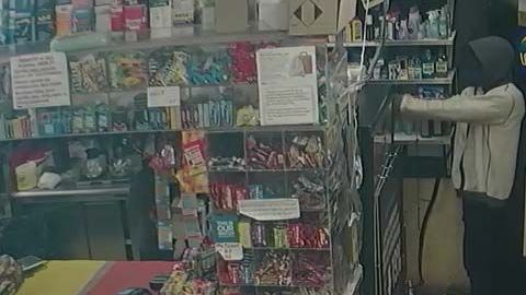 Captura del atraco en Community Deli Food Market, de El Bronx.