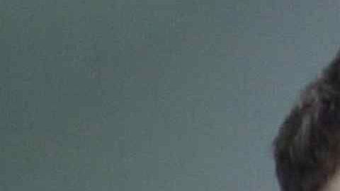 La policía encontró a la menor en la casa de Altman. El había dicho que no estaba allí.