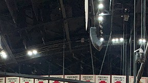 Entre las novedades para esta temporada, el United Center estrena una nueva y gigantesca pantalla. (Javier Quiroz / La Raza)