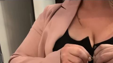 Zelig ocultó una cámara en su brasier.