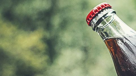 Esto no es producto de tu imaginación, el sabor de la Coca–Cola o cualquier otro refresco, tiende a cambiar dependiendo del envase.