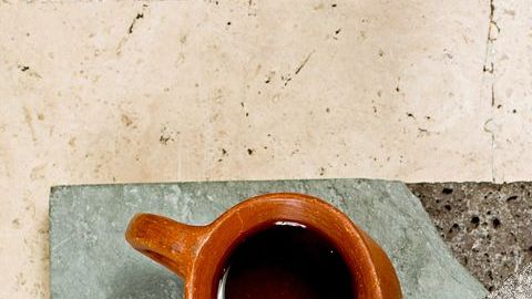 En toda la República mexicana existen diferentes técnicas de preparación para las salsas, entre las que destacan las versiones crudas, asadas, molidas y con el tradicional molcajete.