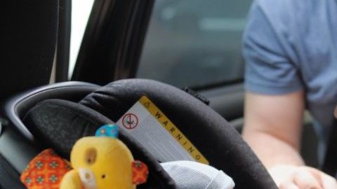 En un evento nacional, Walmart dio una "gift card" con $30 a cambio de el reciclaje de un "car seat"