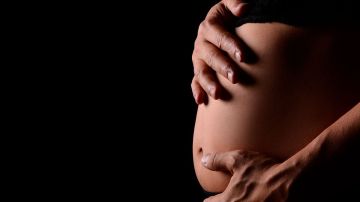 Lo novedoso de esta ley firmada por el gobernador J. B Pritzker permitirá que las parteras puedan atender los partos en los hogares de manera segura.