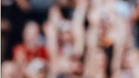 Carlos Vela festeja un gol con el LAFC.