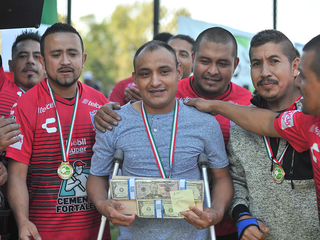 Filiberto Rodríguez agradeció el gesto del equipo Pachuca, campeón de la Liga 5 de Mayo. (Javier Quiroz / La Raza)
